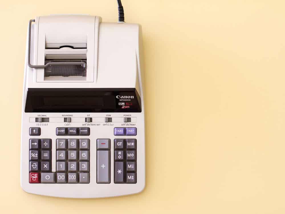 calculating accounts with business central - picture of an old calculator